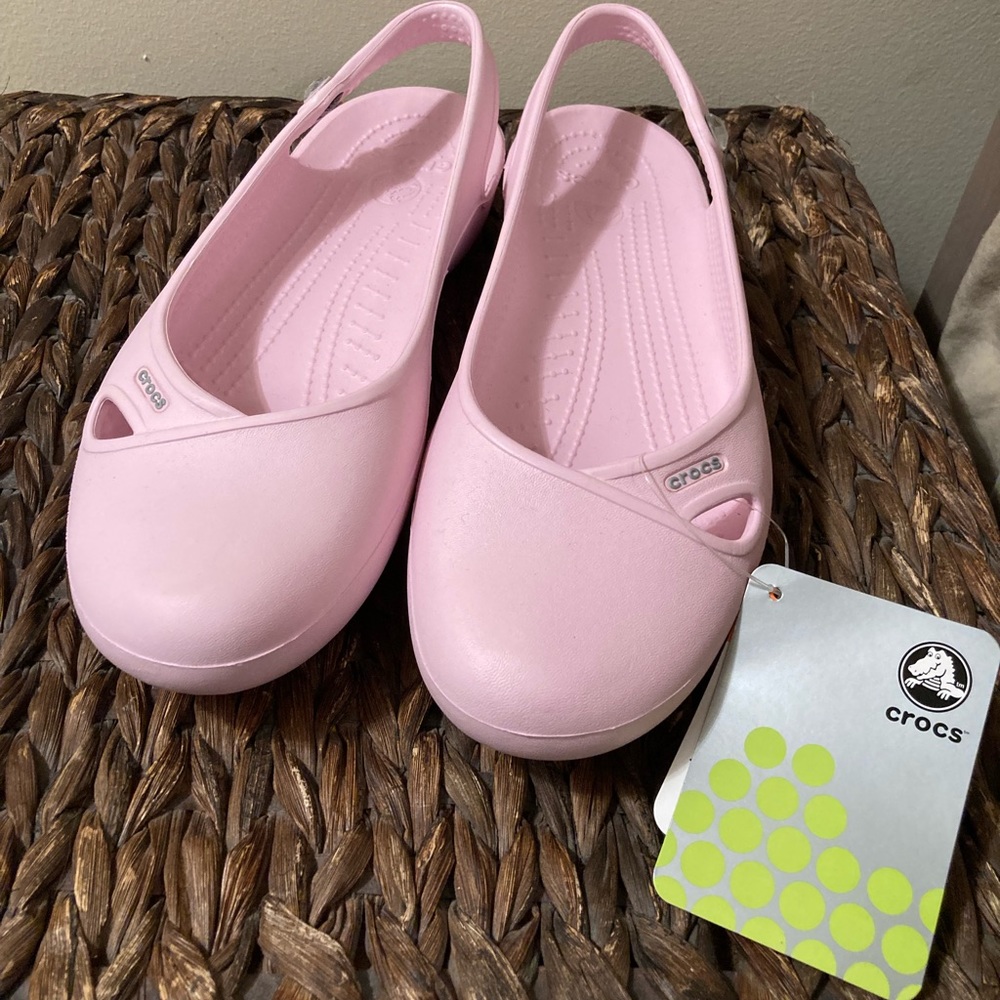 NWT Crocs pink ballet flat W9